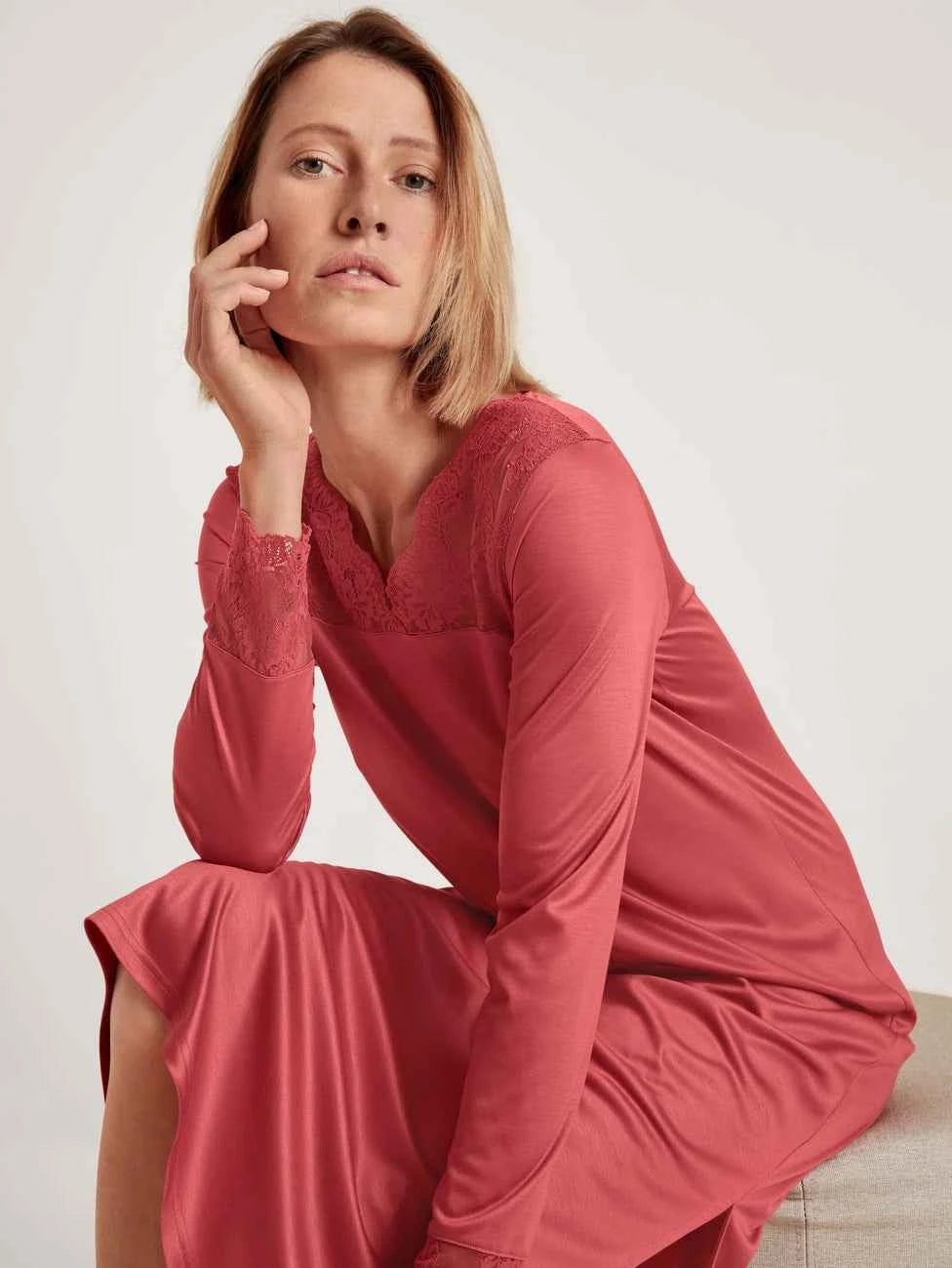 Camisón manga larga Glamorous Nights pomegranate red